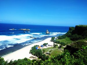 6 Pesona Pantai Pantai Yang Ada Di Jawa Timur